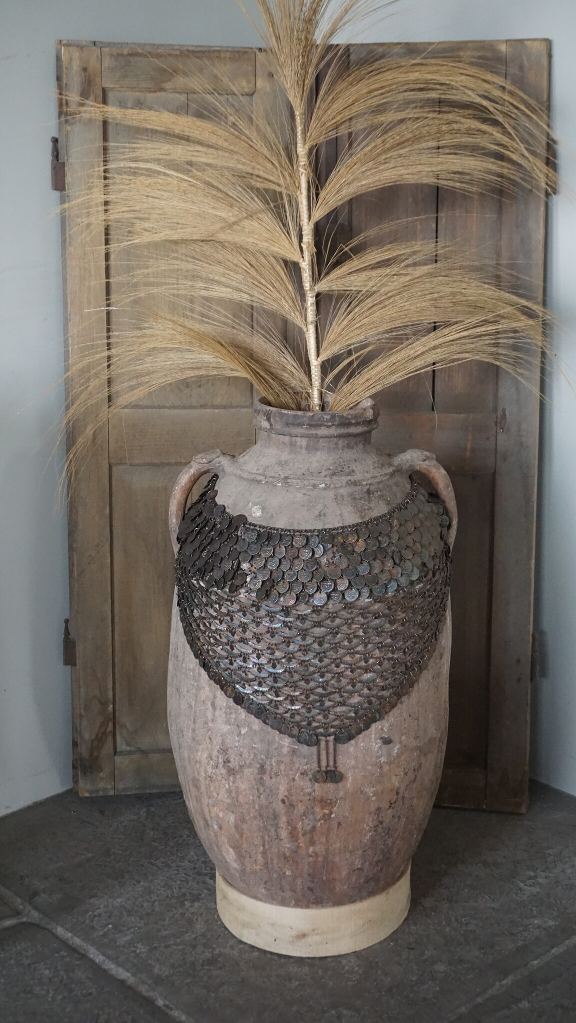 Rene Houtman Oude Nepalese Pot + Sierketting | H81 x D40 cm