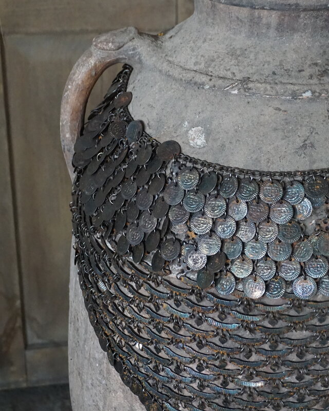 Rene Houtman Oude Nepalese Pot + Sierketting | H81 x D40 cm