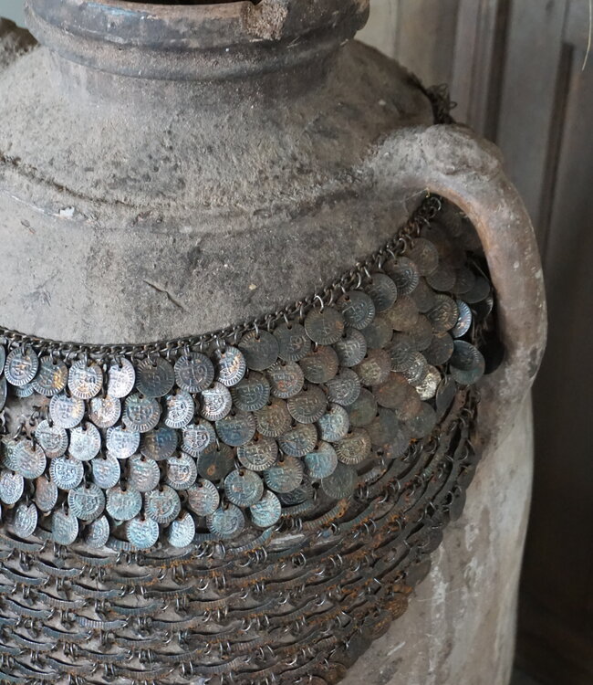 Rene Houtman Oude Nepalese Pot + Sierketting | H81 x D40 cm