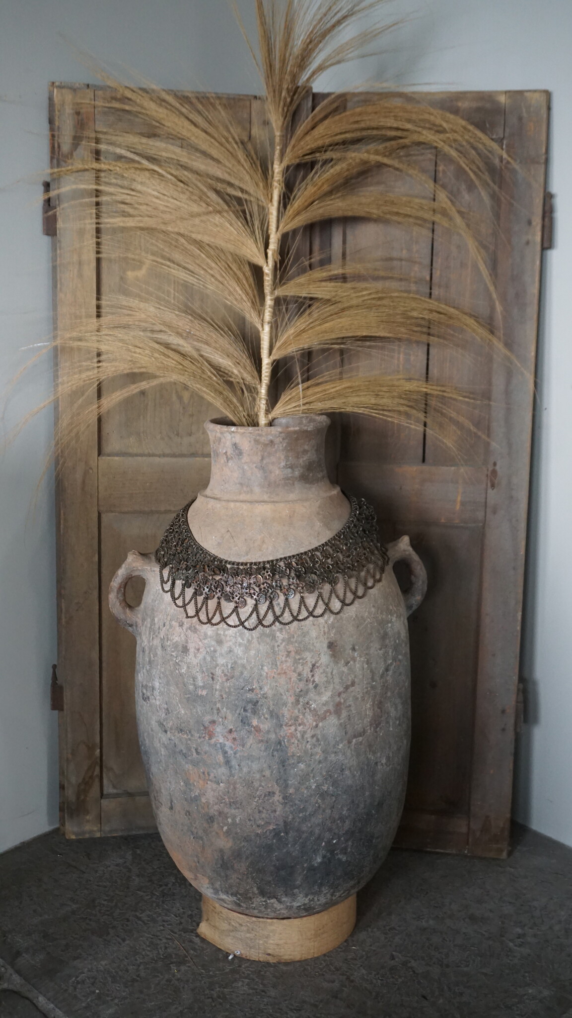 Rene Houtman Oude Nepalese Pot + Sierketting | H84 x D48 cm