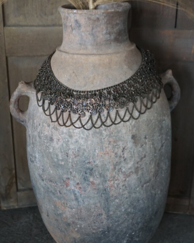 Rene Houtman Oude Nepalese Pot + Sierketting | H84 x D48 cm