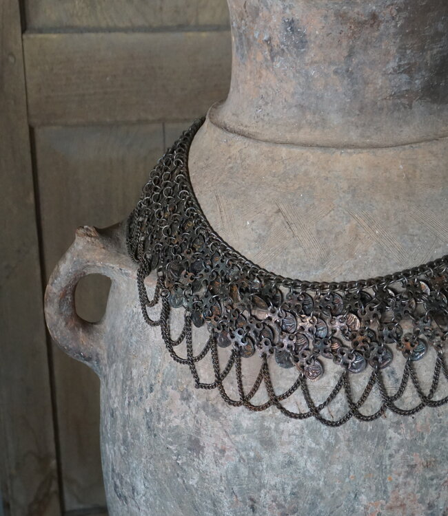 Rene Houtman Oude Nepalese Pot + Sierketting | H84 x D48 cm