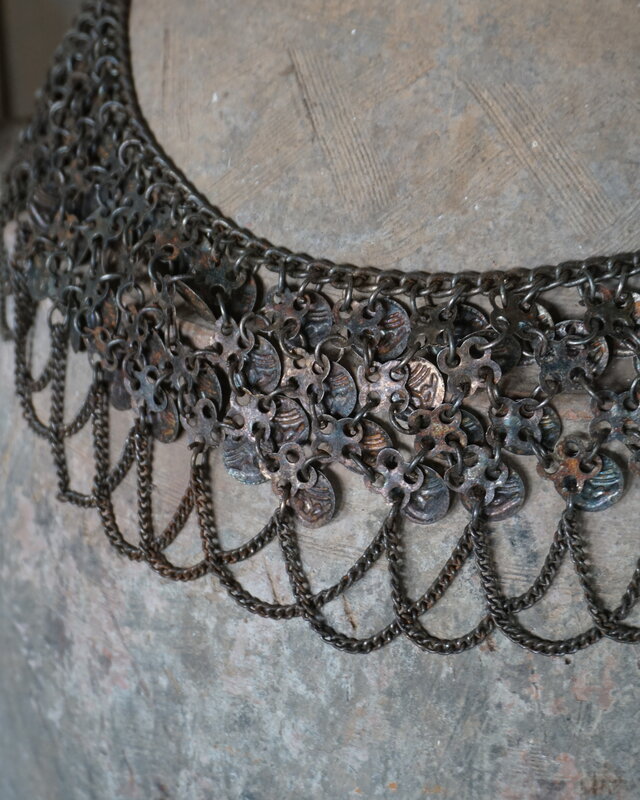 Rene Houtman Oude Nepalese Pot + Sierketting | H84 x D48 cm