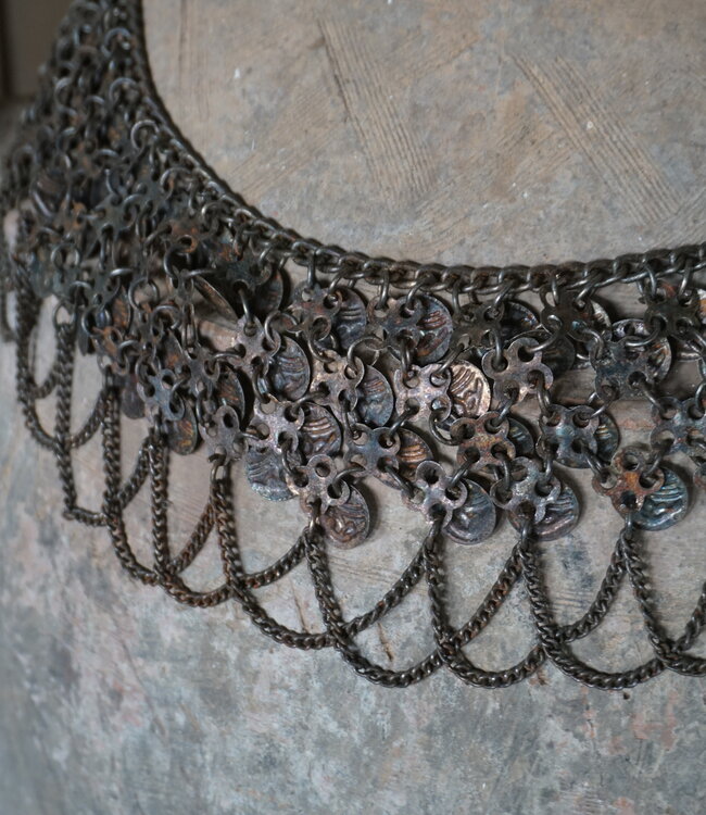 Rene Houtman Oude Nepalese Pot + Sierketting | H84 x D48 cm