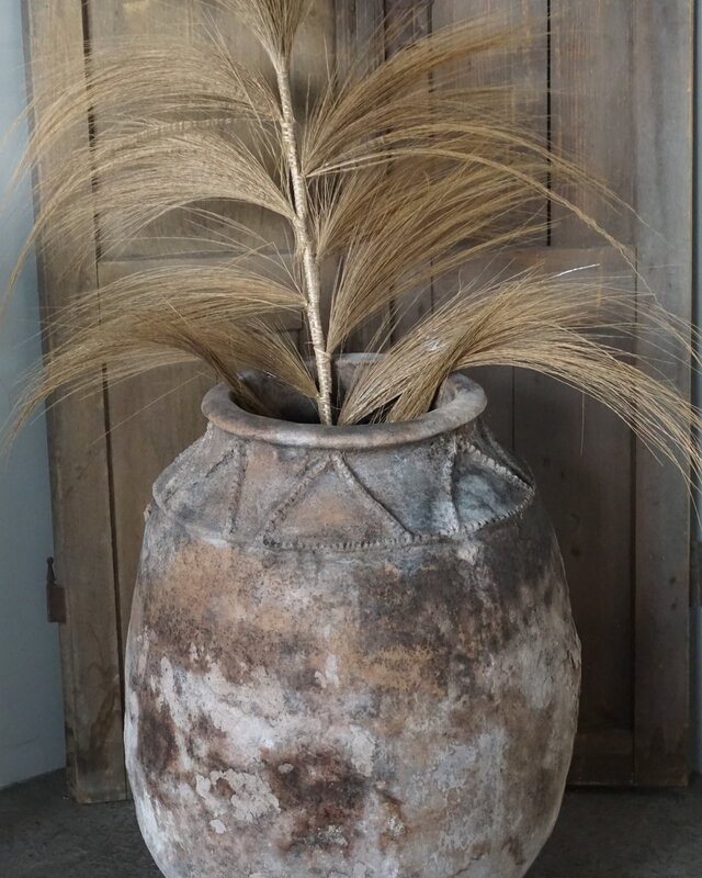 Rene Houtman Oude Nepalese Pot | H64,5 x D50 cm