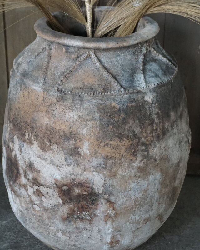 Rene Houtman Oude Nepalese Pot | H64,5 x D50 cm