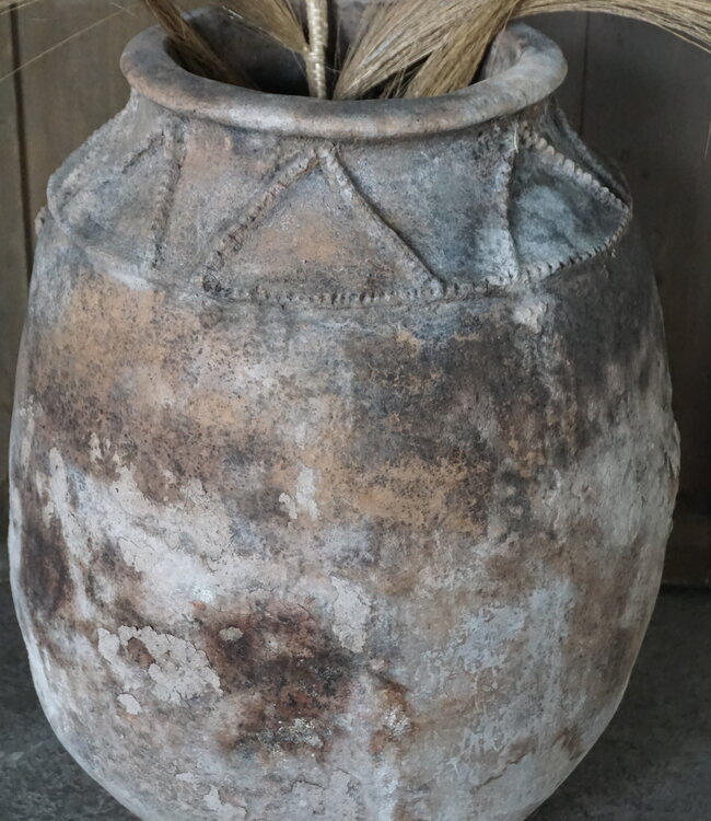 Rene Houtman Oude Nepalese Pot | H64,5 x D50 cm