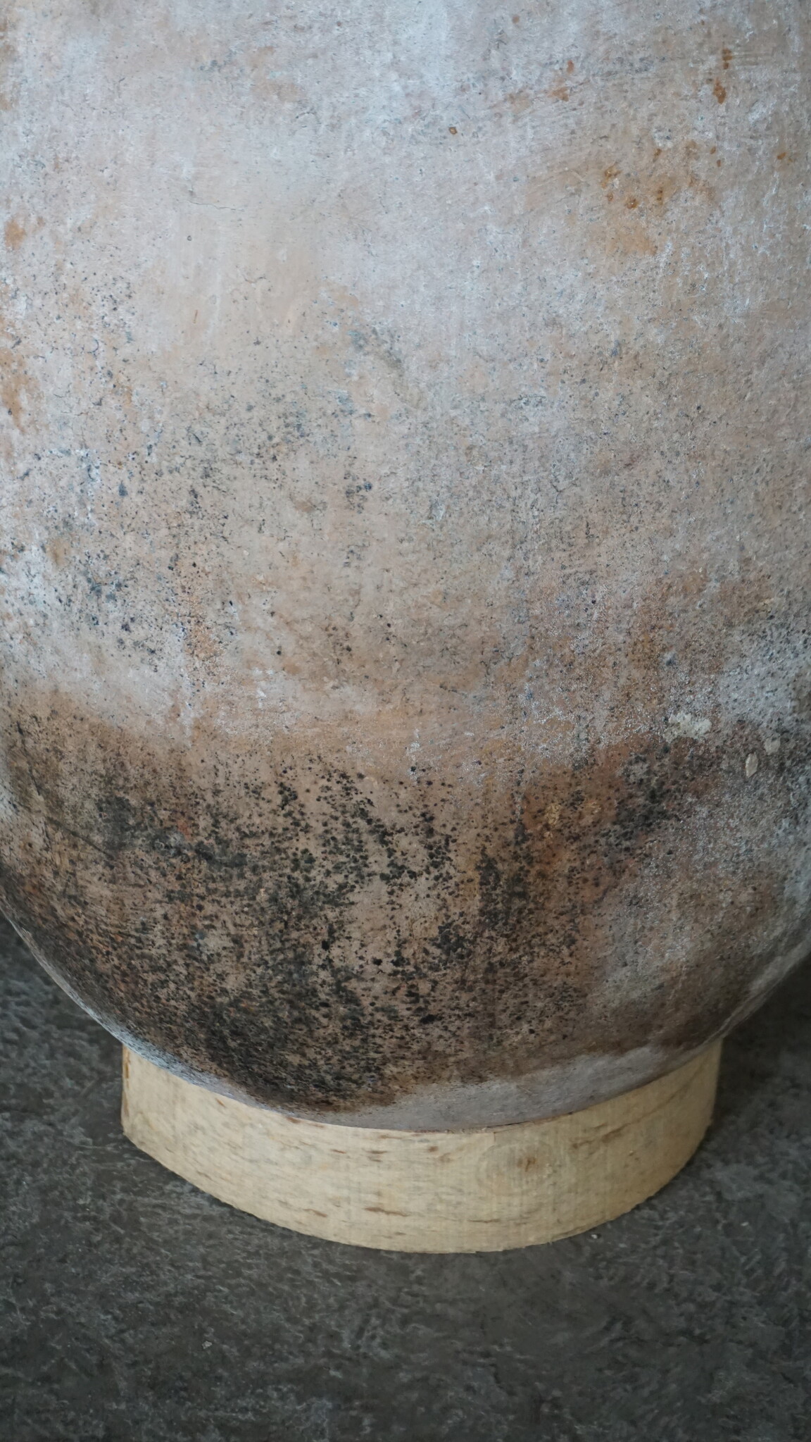 Rene Houtman Oude Nepalese Pot | H80 x D50 cm
