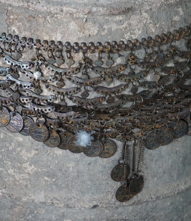 Rene Houtman Oude Nepalese Pot + Sierketting | H65 x D41 cm