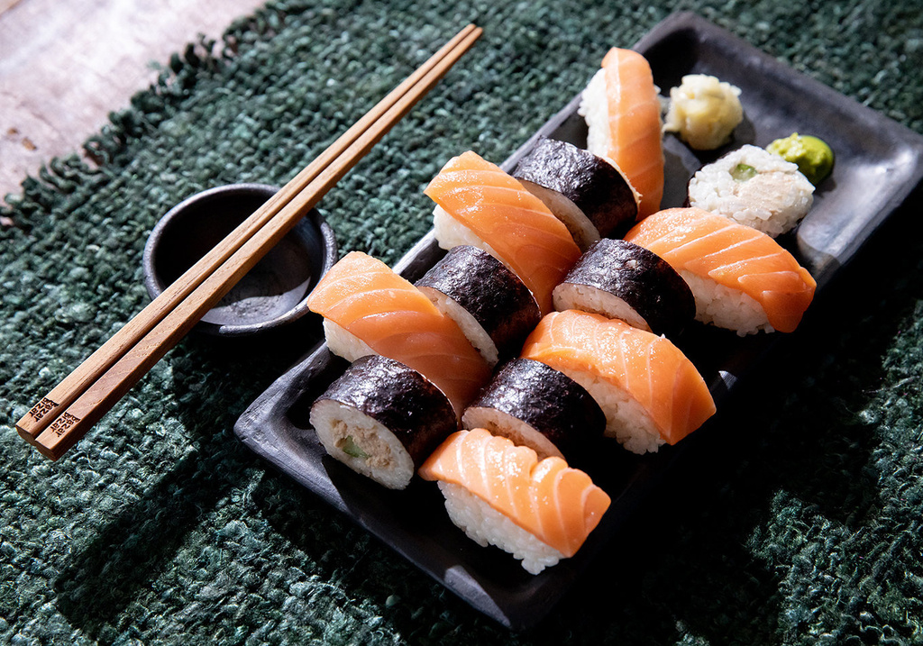 Bazar Bizar The Burned Sushi Bord - Zwart - L36 x B17 cm