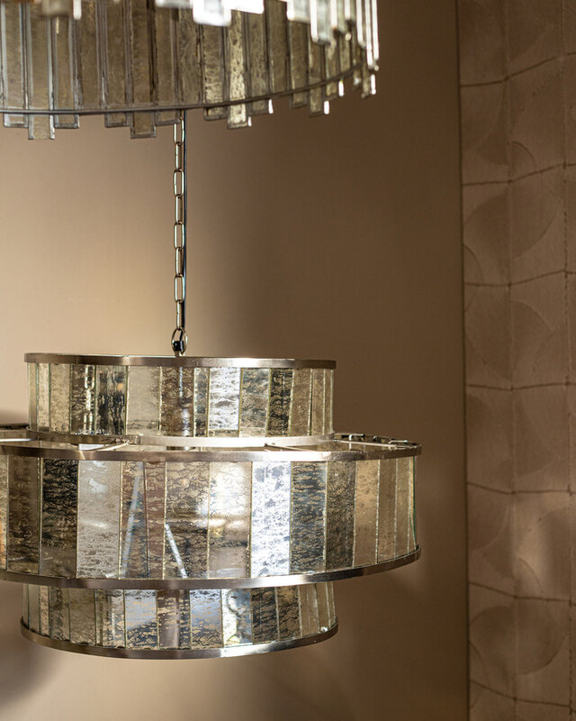 PTMD Hanglamp van antiek rond glas met messing ijzeren afwerking.
