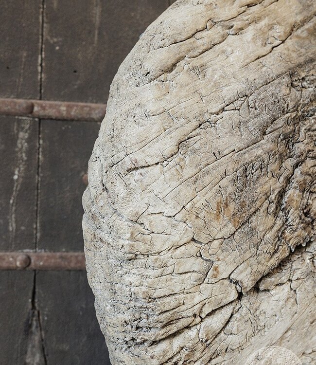 Be-Uniq Origineel Oud Wiel Op Standaard | India | H78xB67xD20 cm