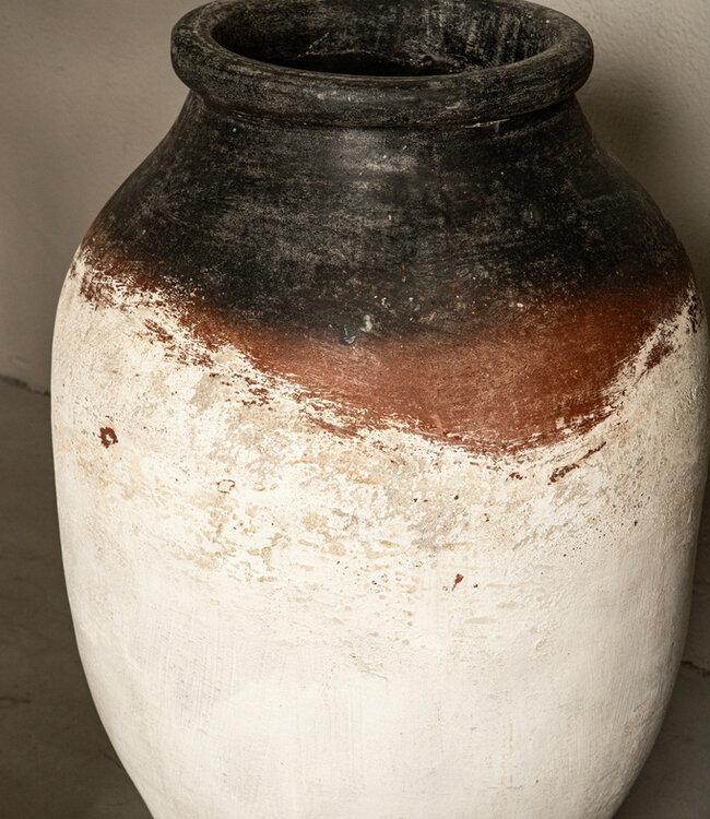 PTMD Jinsu Witte Ronde Betonnen Pot met donkere hals 70x45 Cm