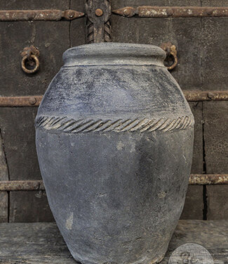 Be-Uniq Oude Claypot | India | H46 x B36 x D36 cm Be-Uniq Oude Claypot | India | H46 x B36 x D36 cm