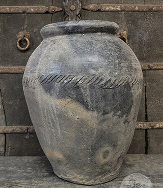Be-Uniq Oude Claypot | India | H48 x B40 x D40 cm Be-Uniq Oude Claypot | India | H48 x B40 x D40 cm