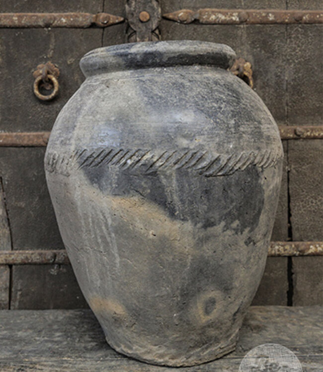 Be-Uniq Oude Claypot | India | H48 x B40 x D40 cm
