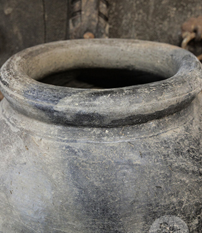 Be-Uniq Oude Claypot | India | H48 x B40 x D40 cm