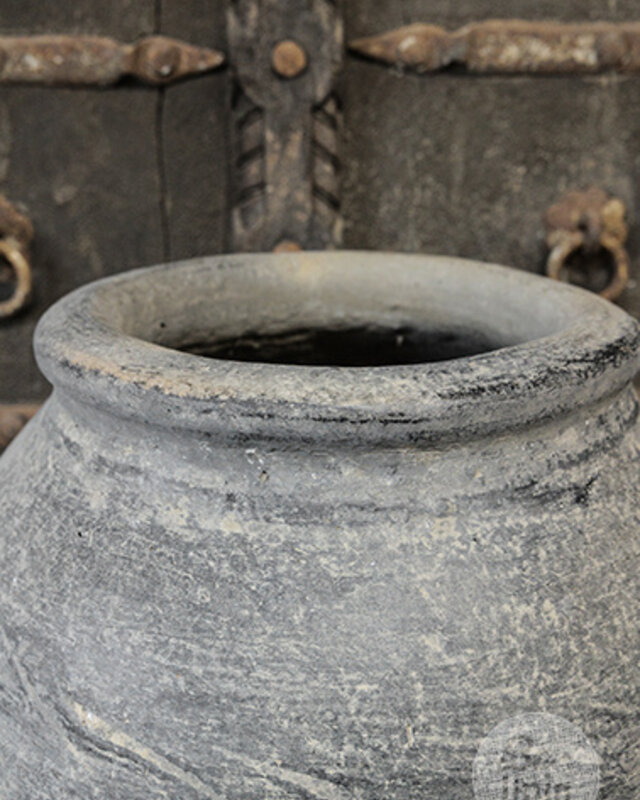 Be-Uniq Oude Claypot | India | H51 x B38 x D38 cm