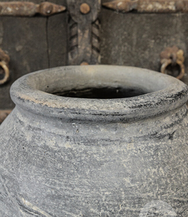 Be-Uniq Oude Claypot | India | H51 x B38 x D38 cm