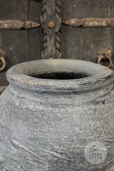 Be-Uniq Oude Claypot | India | H51 x B38 x D38 cm