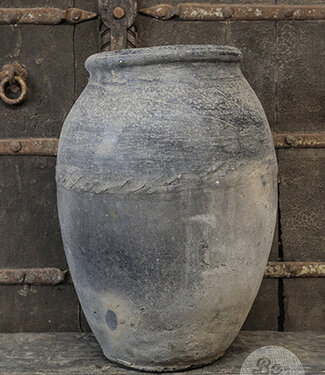 Be-Uniq Oude Claypot | India | H52 x B35 x D35 cm Be-Uniq Oude Claypot | India | H52 x B35 x D35 cm