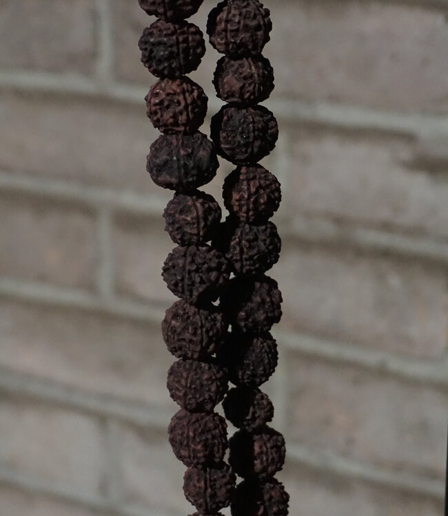 Rene Houtman Kralen Ketting Op Standaard | H52 x B13 cm