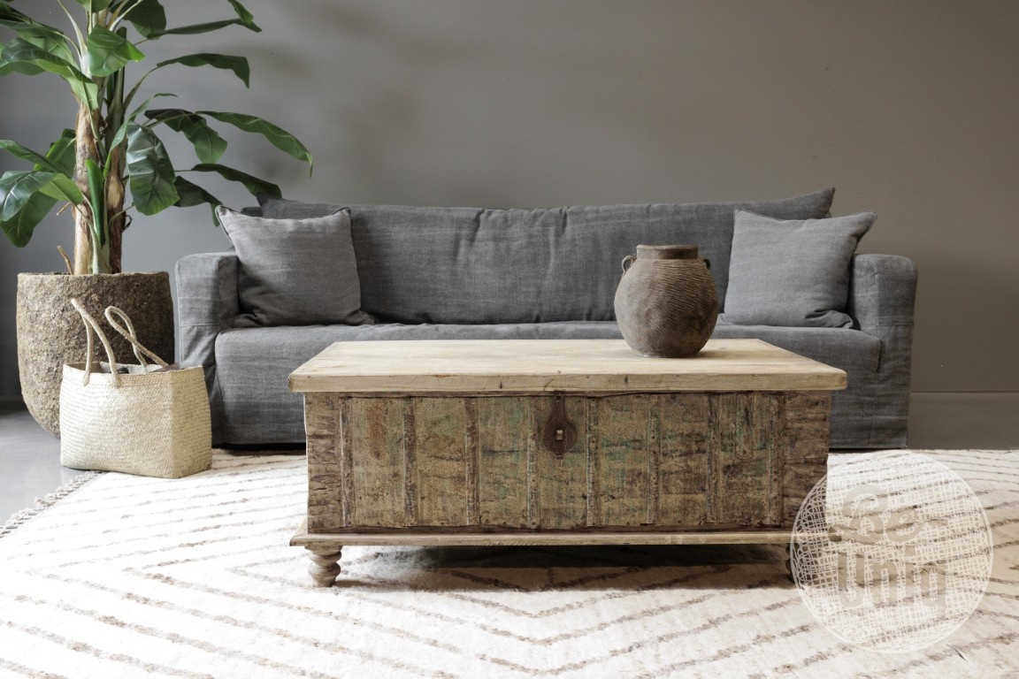 Be-Uniq Oude Salonkist | India | H47 x B115 x D65 cm
