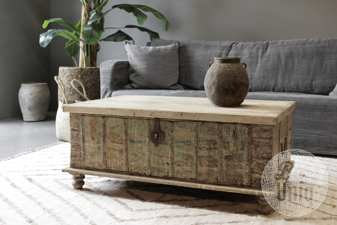 Be-Uniq Oude Salonkist | India | H47 x B115 x D65 cm