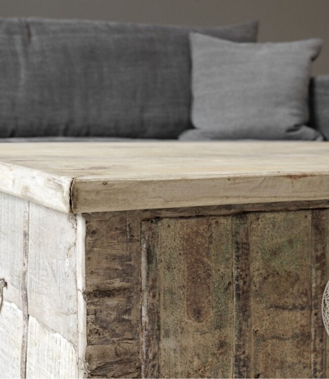 Be-Uniq Oude Salonkist | India | H47 x B115 x D65 cm