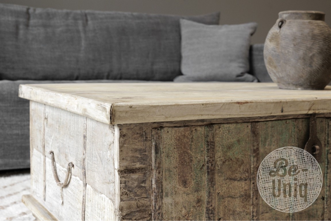Be-Uniq Oude Salonkist | India | H47 x B115 x D65 cm