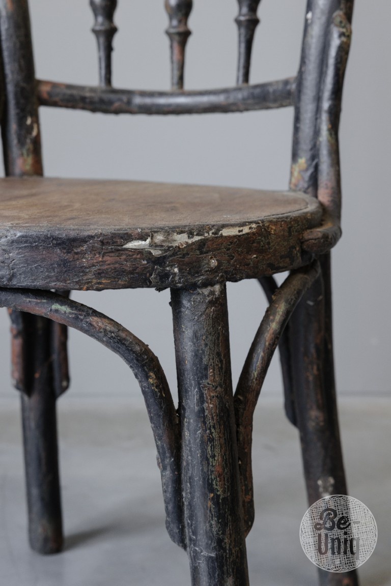 Be-Uniq Antieke Bistro Stoel | India | Nr 2 | H87 x B43 x D46 cm