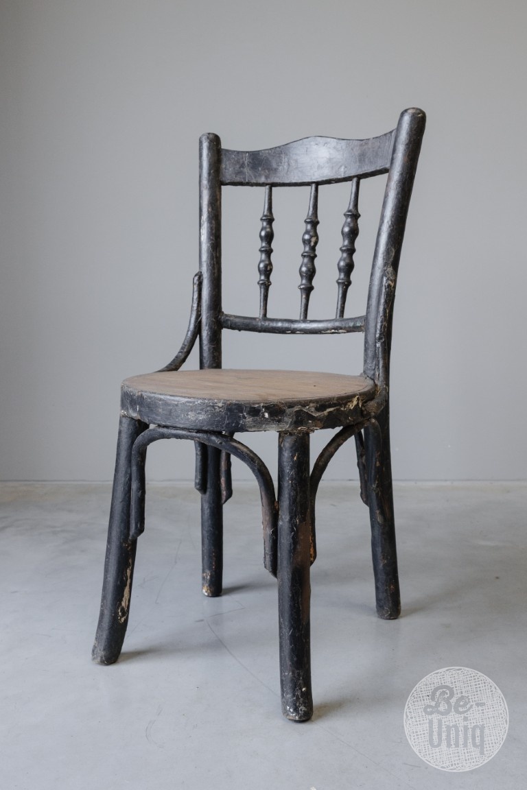 Be-Uniq Antieke Bistro Stoel | India | Nr 4 | H87 x B43 x D46 cm