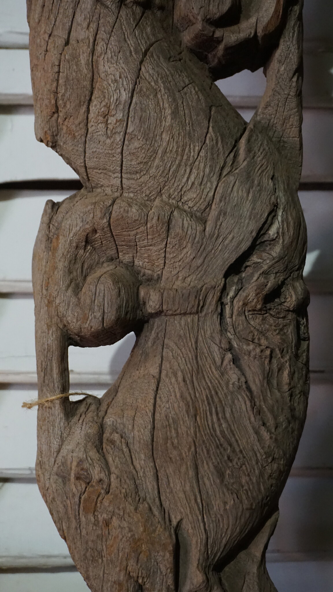 Rene Houtman Houten Beeld | H78 x B18 x D18 cm