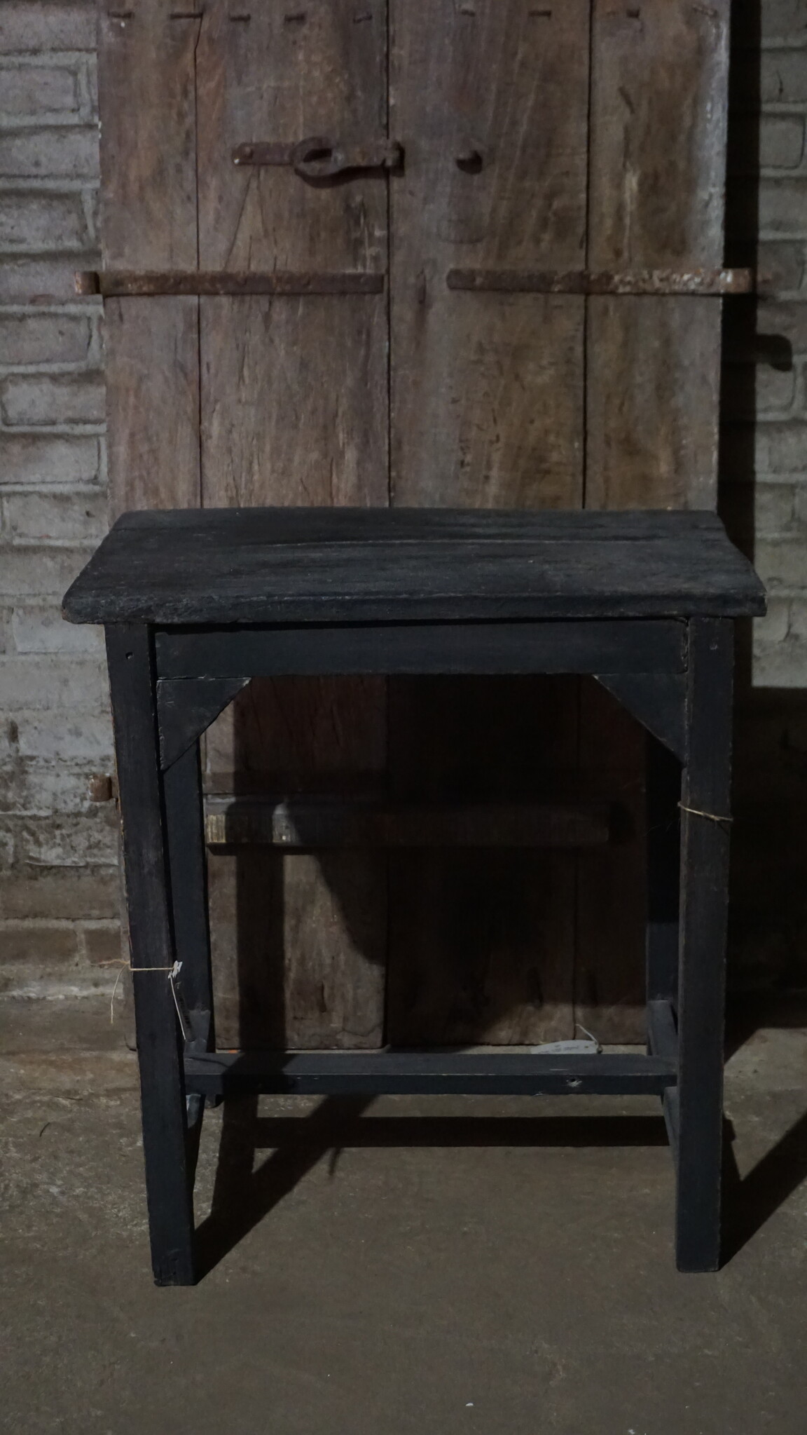 Rene Houtman Houten Bijzettafel | Zwart | H63 x B57 x D39 cm