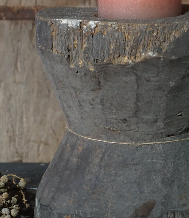 Aura Peeperkorn Oud Houten Vijzel | Uniek | H27 x D24 cm