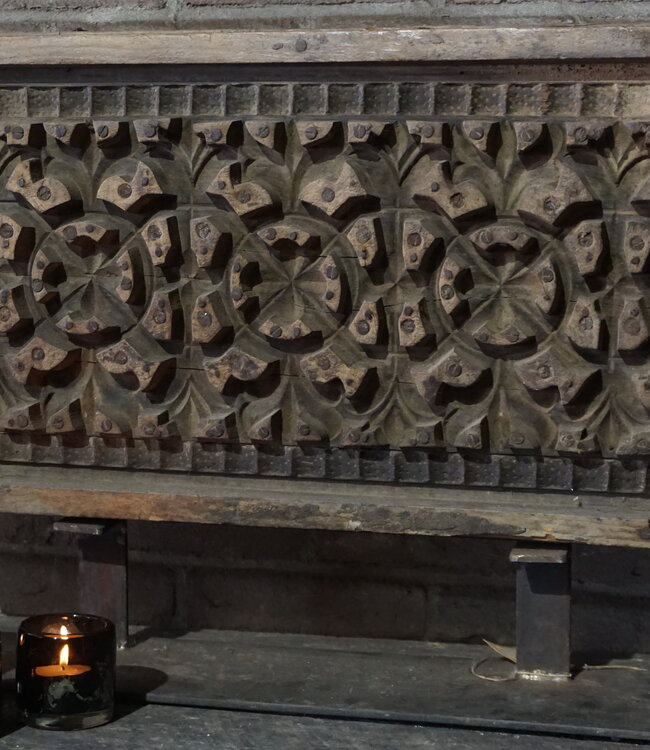 Rene Houtman Oud Houten Stempel Op Statief | H48 x B67 cm