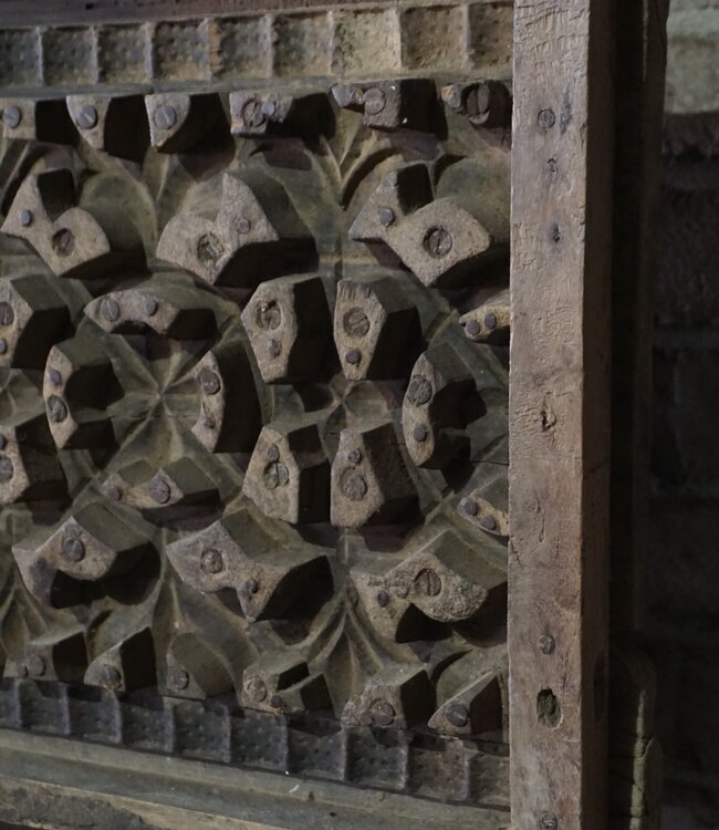 Rene Houtman Oud Houten Stempel Op Statief | H48 x B67 cm