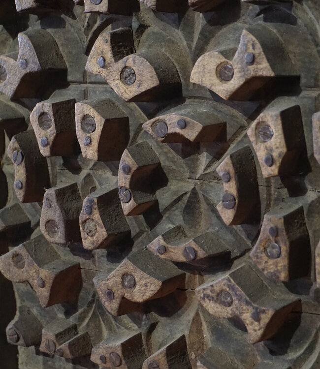 Rene Houtman Oud Houten Stempel Op Statief | H48 x B67 cm