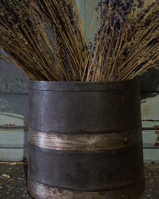 Rene Houtman Oude Roestige Metalen Decoratieve Pot