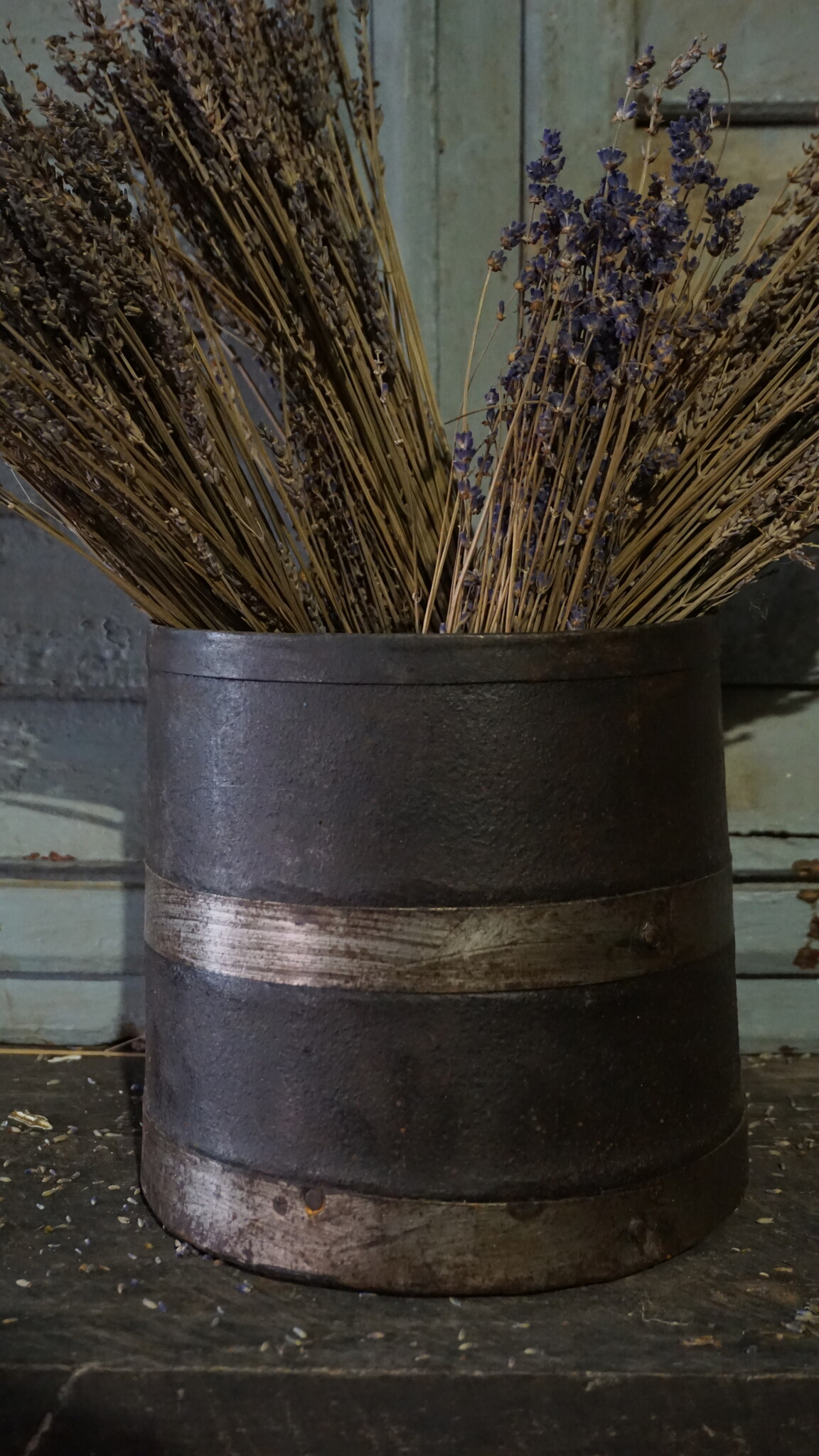 Rene Houtman Oude Roestige Metalen Decoratieve Pot
