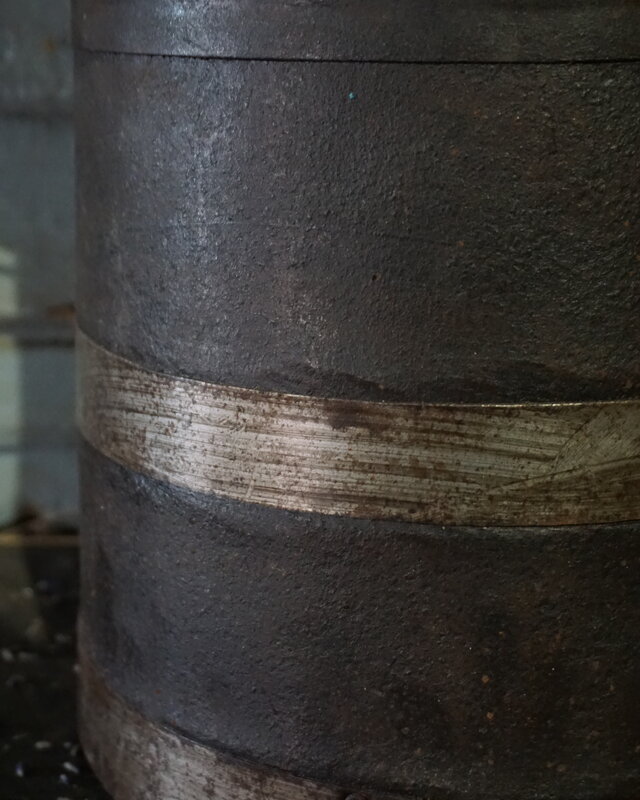 Rene Houtman Oude Roestige Metalen Decoratieve Pot