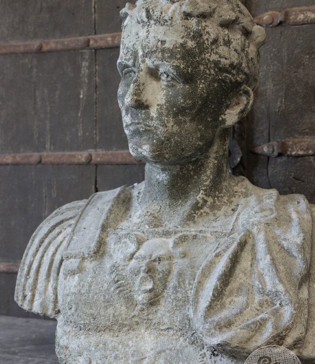 Be-Uniq Verweerde Oude Buste | Indonesië | H64 x B64 x D38 cm