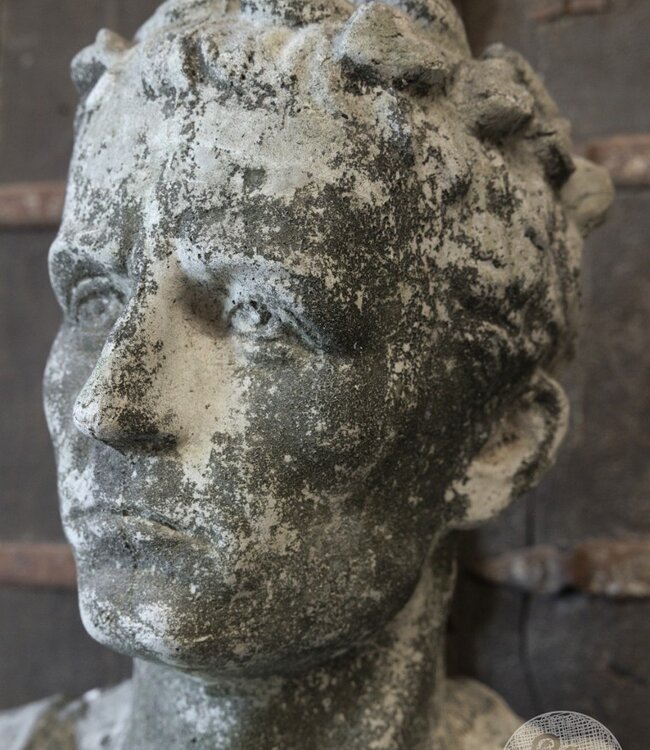 Be-Uniq Verweerde Oude Buste | Indonesië | H64 x B64 x D38 cm