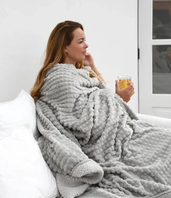 LEEFF Plaid Puk | Polyester | Lichtgrijs | L200 x B150 cm