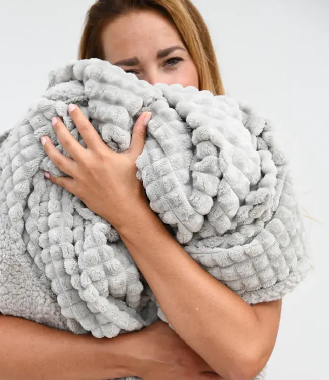 LEEFF Plaid Puk | Polyester | Lichtgrijs | L200 x B150 cm