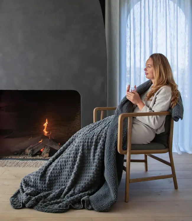 LEEFF Plaid Puk | Polyester | Donkergrijs | L200 x B150 cm