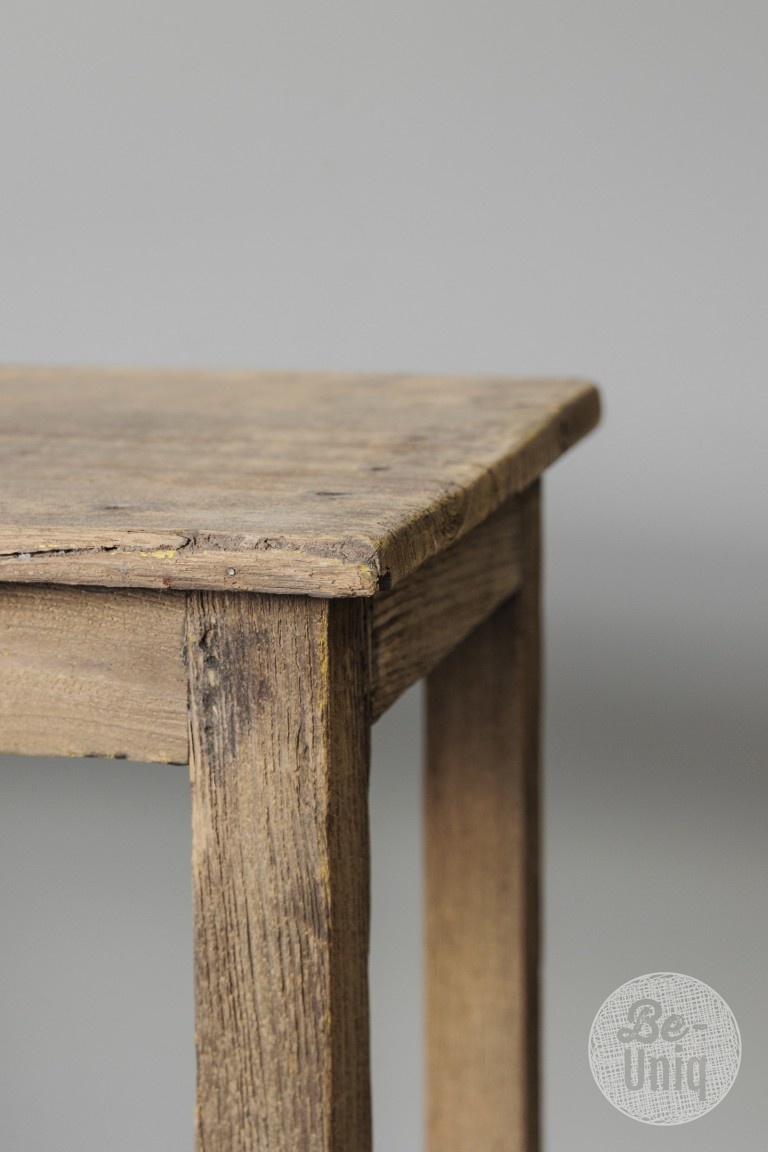 Be-Uniq Oude Bijzettafel | Rustiek Verweerd | H53xB60xD30 cm