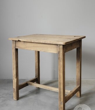 Be-Uniq Oude Bijzettafel | Rustiek Verweerd | H56xB53xD39 cm