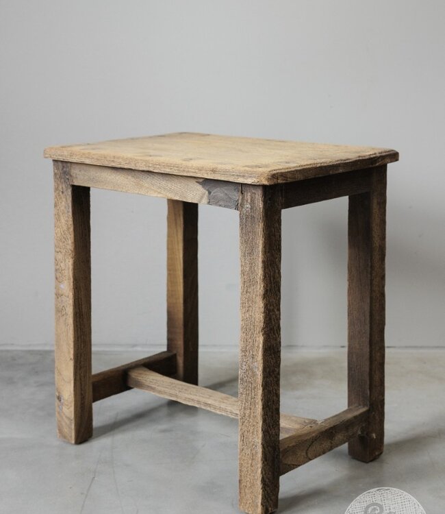 Be-Uniq Oude Bijzettafel | Rustiek Verweerd | H45xB43xD29 cm