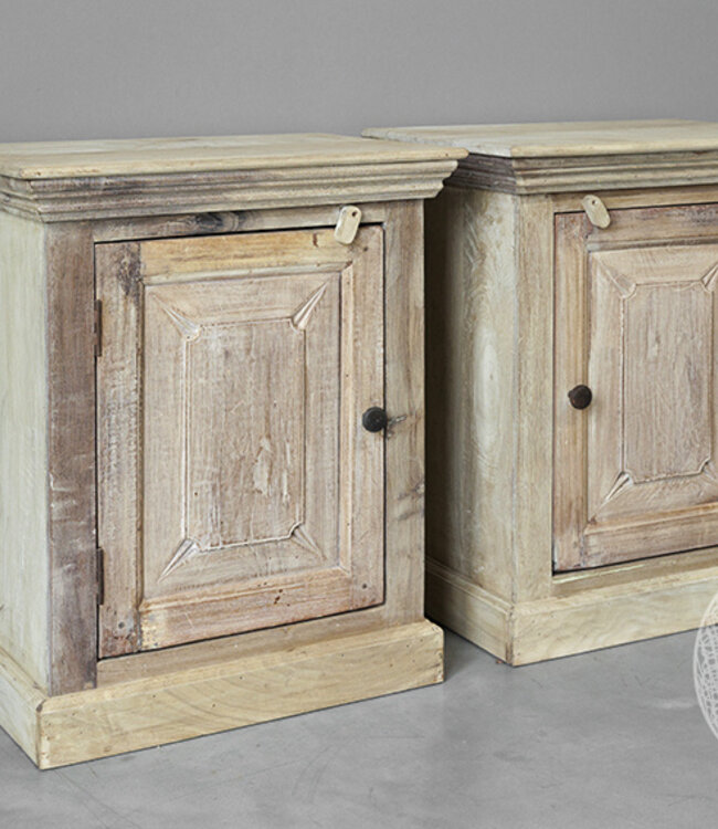 Be-Uniq Set Van 2 Oude Nachtkastjes | H72xB58xD37 cm